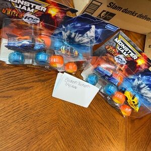 Monster Jam Fire and Ice Split Truck Set